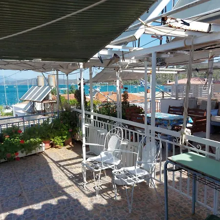 Nikos Rooms And Studios Poros Town Zewnętrze zdjęcie