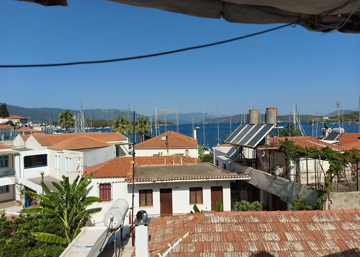 Nikos Rooms And Studios
